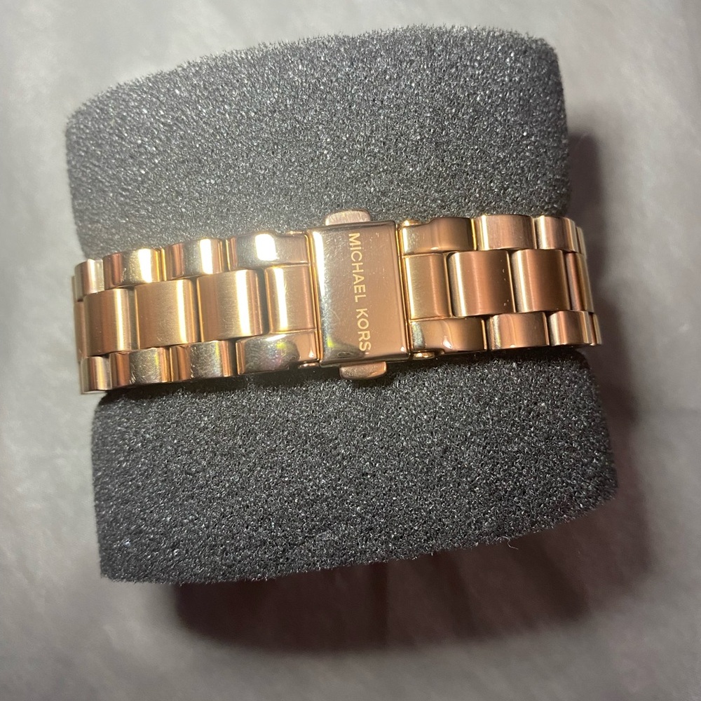 Michael Kors Women MK3334 Logo Dial Watch Rose Gold Stainless Quartz New Battery - Picture 5 of 14